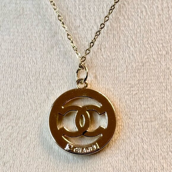 Upcycled CC Pearl Logo Medallion Pendant Necklace 18" Gold Chain w/ Gift Box - Picture 5 of 7